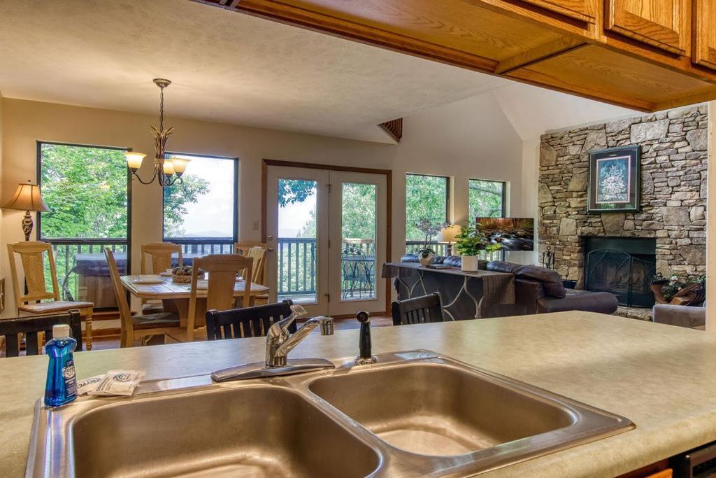 Serenity Heights, Amazing Views, Hot Tub Pool Access, 1089 Free Tickets Each Paid Day, Dollywood Gatlinburg Exteriér fotografie